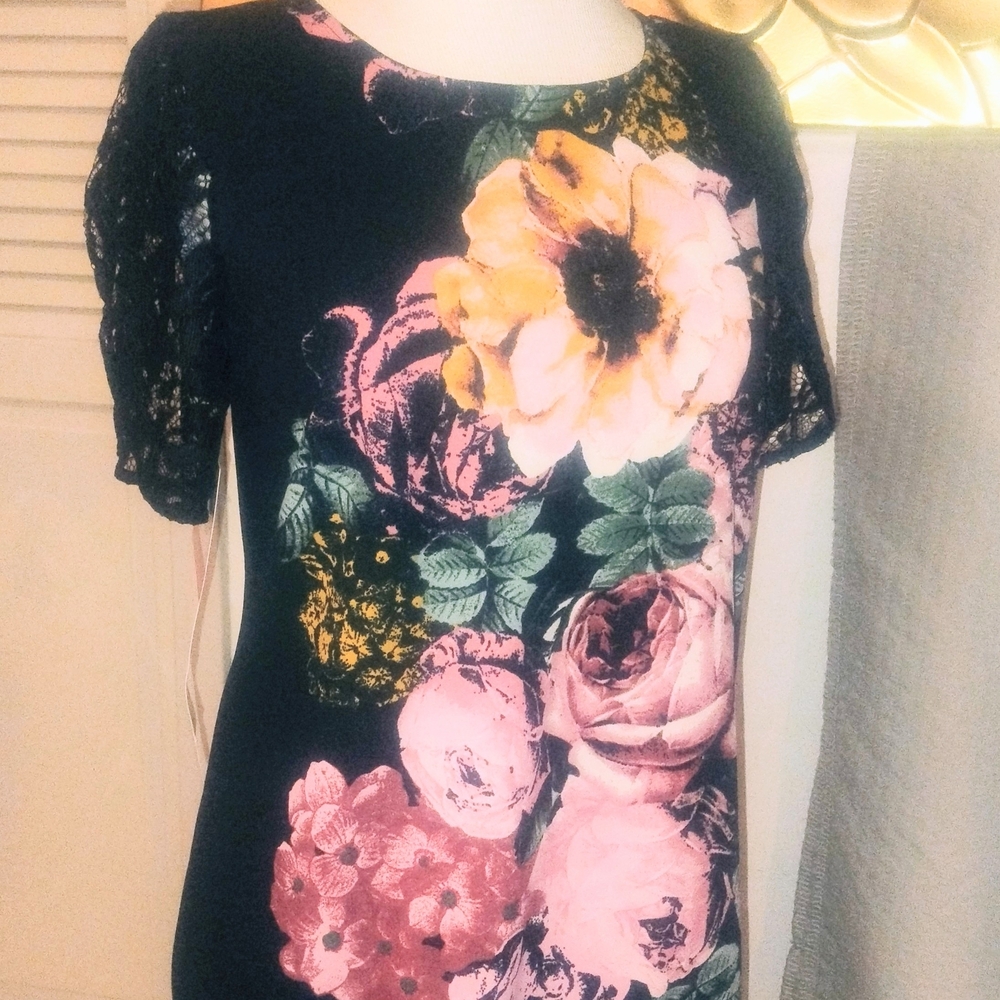 BNWT Luxology Black Floral Dress Lace Detailing Size S